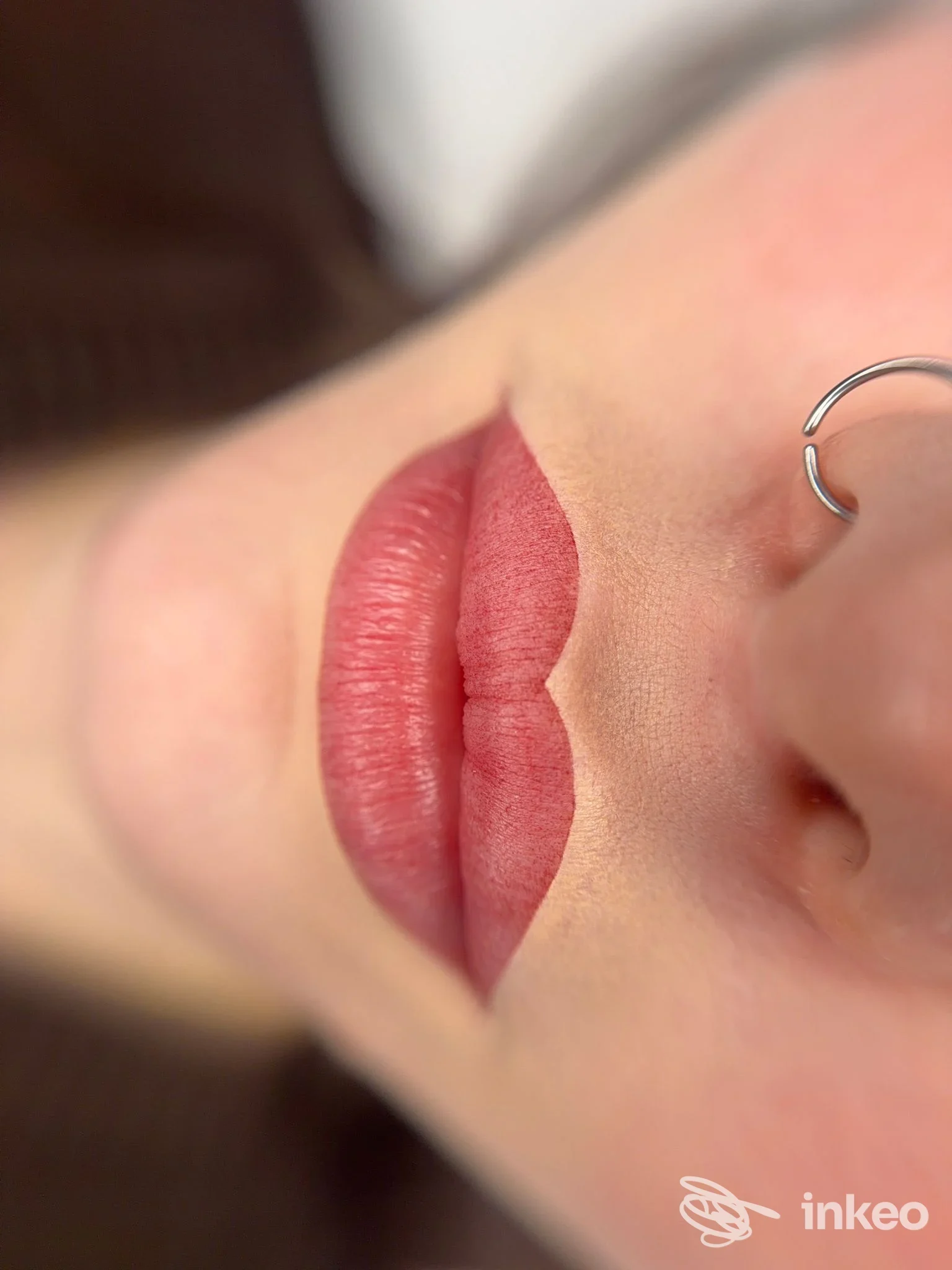 Primo piano di labbra con dermopigmentazione (lip blush) realizzata da Brigitte Beauty LAB, Oggiona.