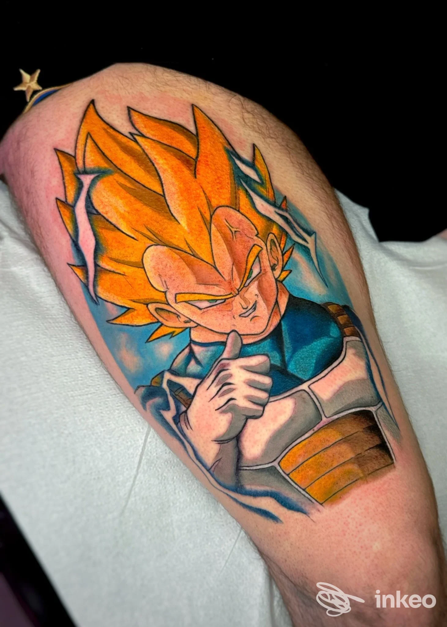 Tattoo a colori sul braccio raffigurante Goku in forma Super Saiyan, realizzato da TRATTO in Italia.