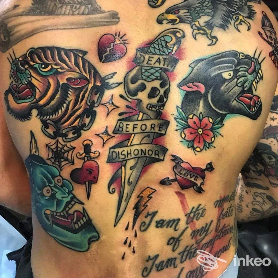 Tattoo a torso con diverse motivi: testa di animale, spada con scritte, fiore e liste di testo, colori vividi, nessun volto intero visibile.